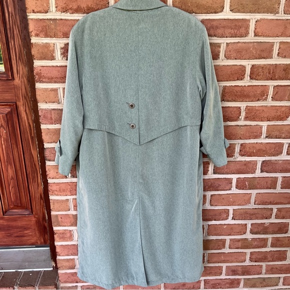Immaculate Sage green ladies trenchcoat. 14P - Picture 2 of 12